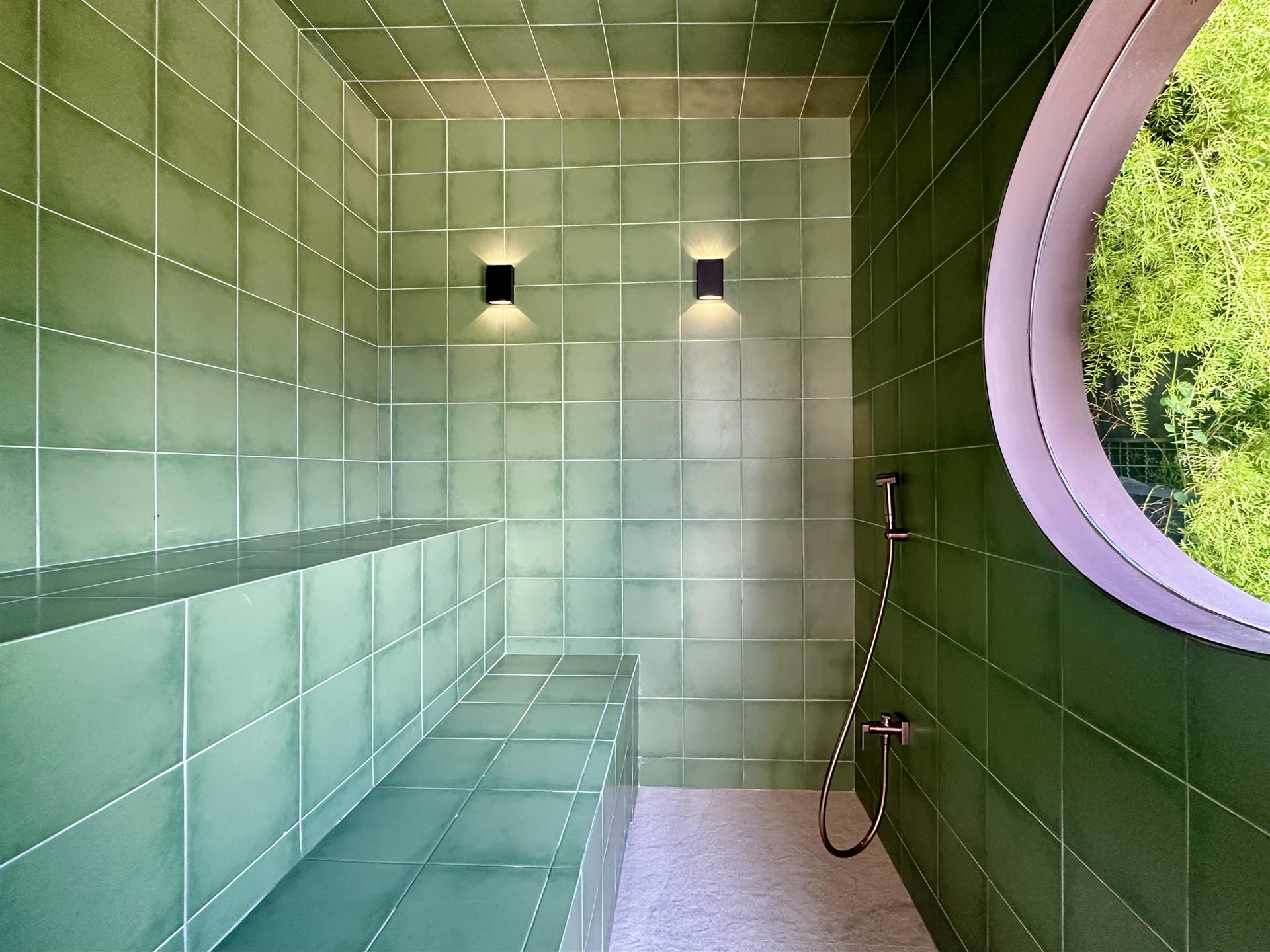 Refurbished Triplex Penthouse Steps from Leblon Beach