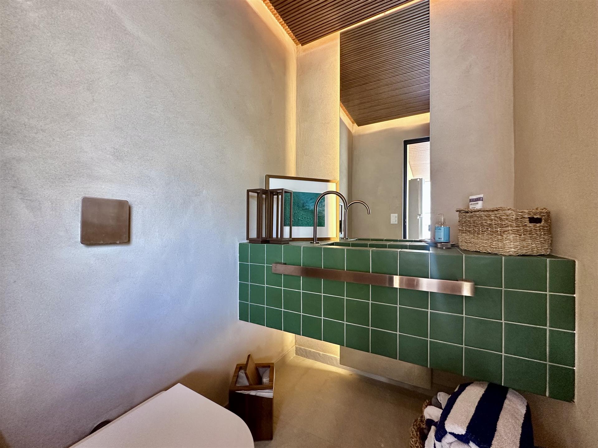 Refurbished Triplex Penthouse Steps from Leblon Beach