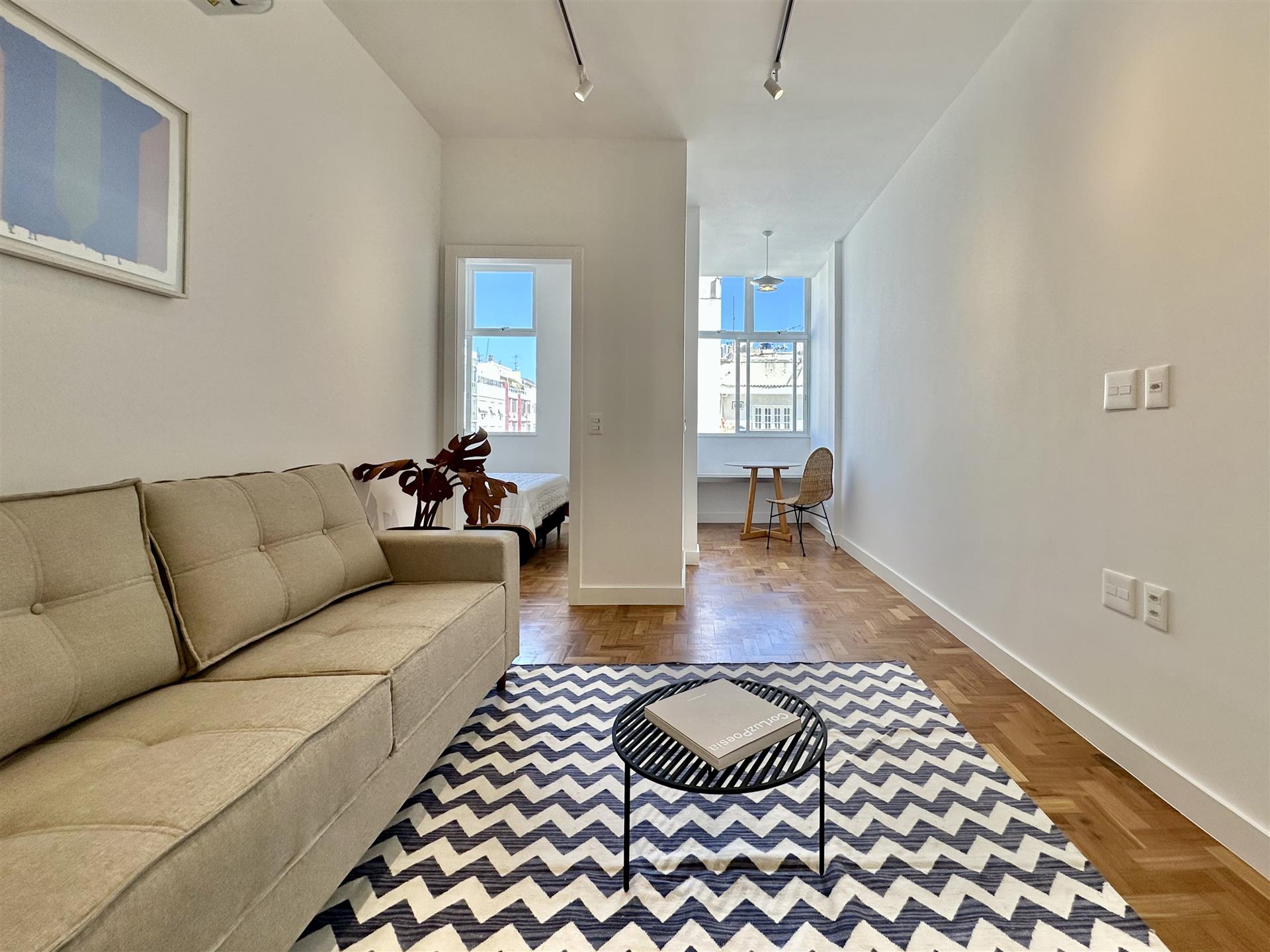 Bright and Fully Renovated Apartment for Sale in Copacabana