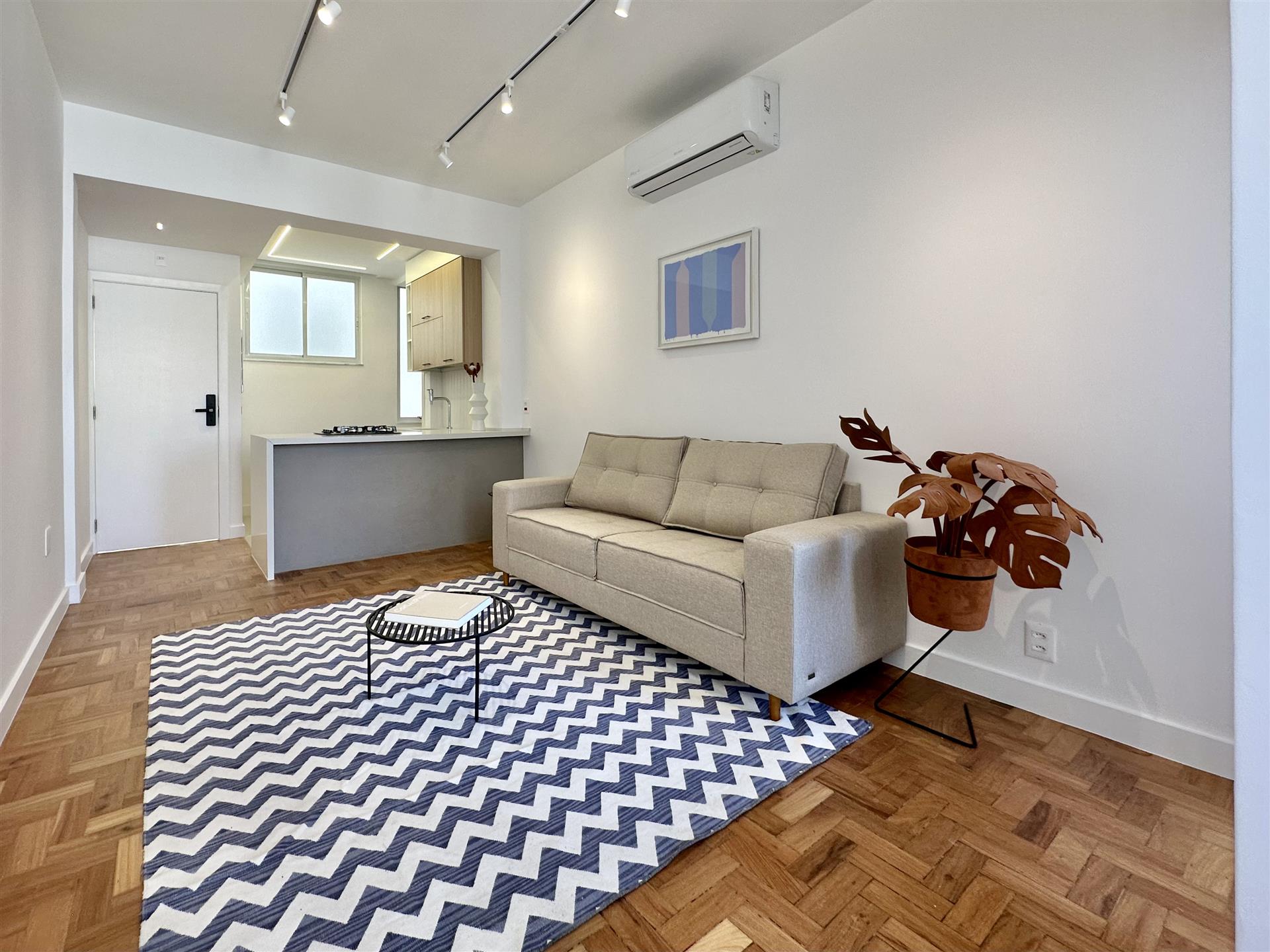 Bright and Fully Renovated Apartment for Sale in Copacabana