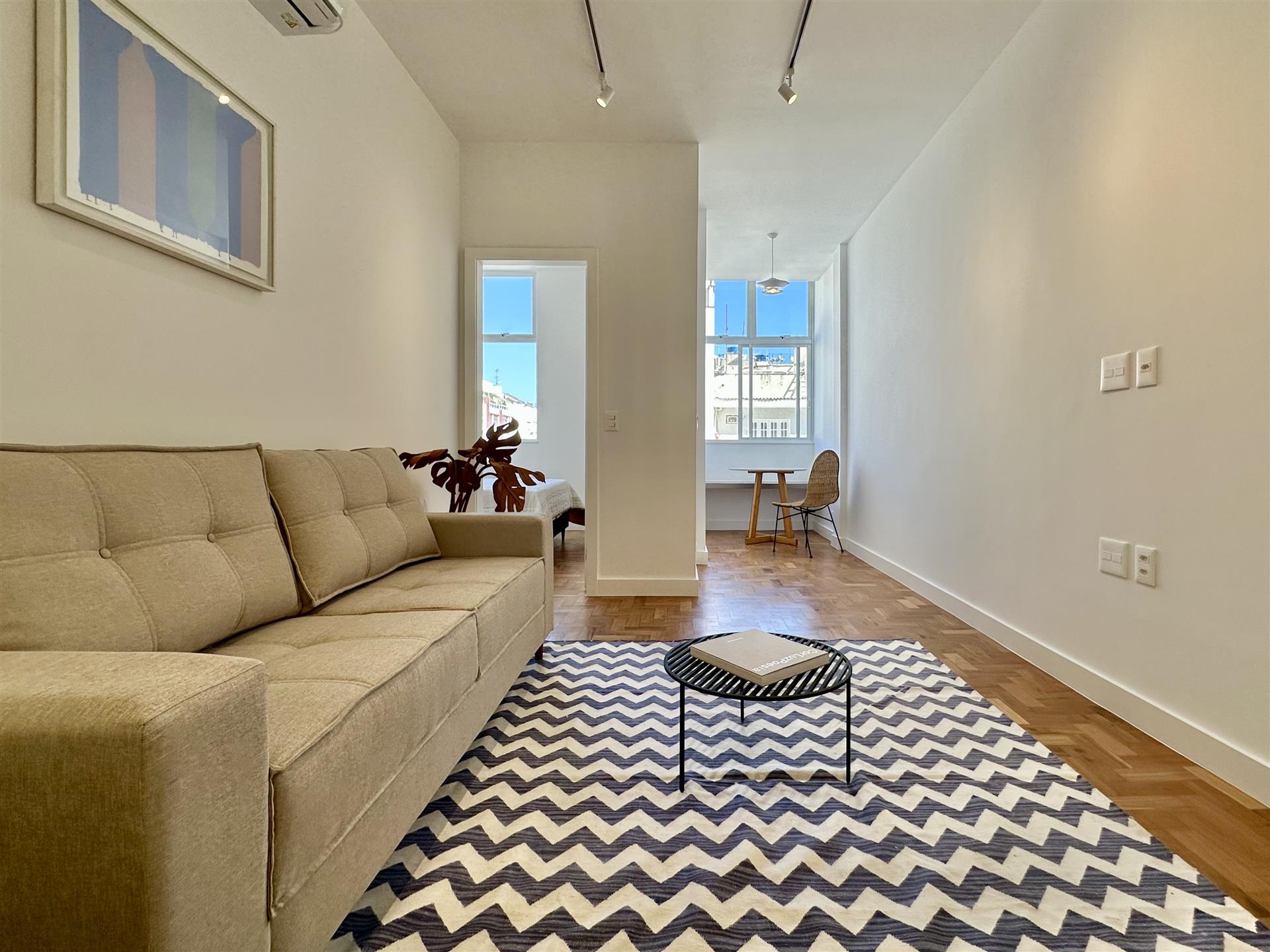 Bright and Fully Renovated Apartment for Sale in Copacabana