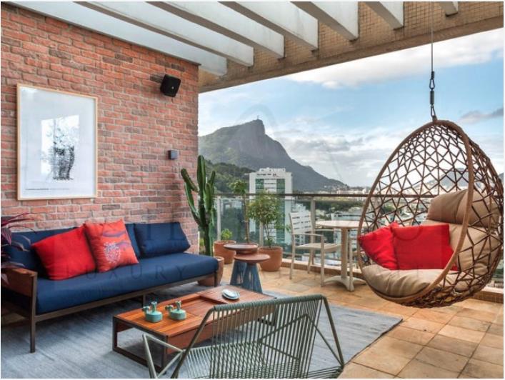 Beautiful Duplex Penthouse for Sale with a Great Location in Gávea
