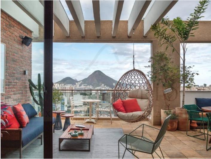 Beautiful Duplex Penthouse for Sale with a Great Location in Gávea