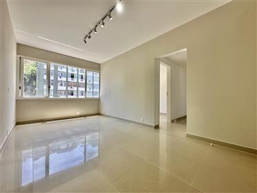 Large fully renovated apartment for sale in Ipanema