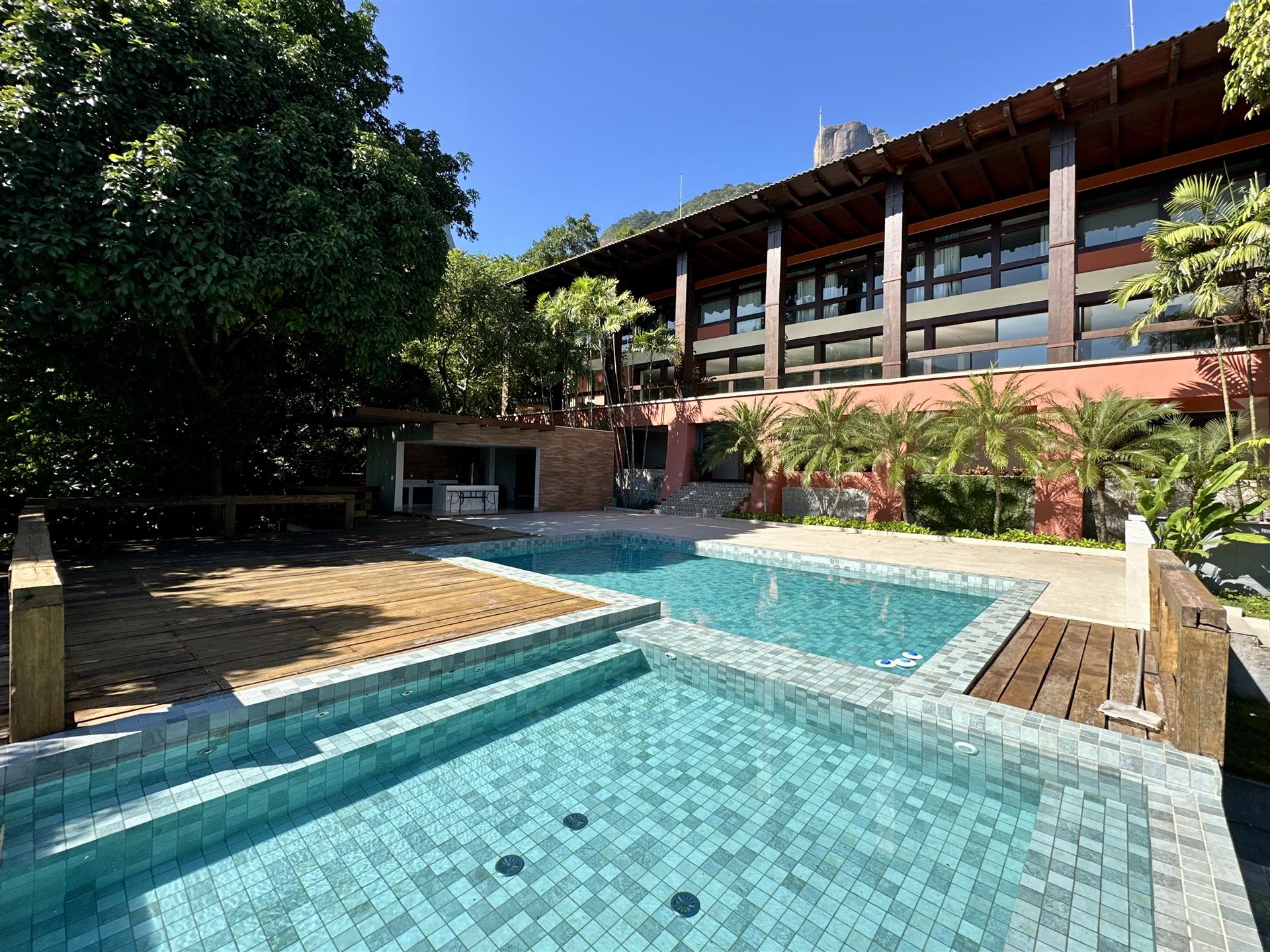 Renovated Mansion in Jardim do Itanhangá with View