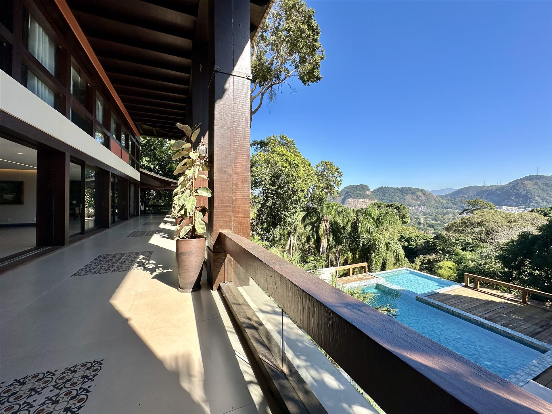 Renovated Mansion in Jardim do Itanhangá with View