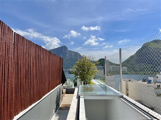 Triplex penthouse with views of Lagoa and the mountains in Ipanema