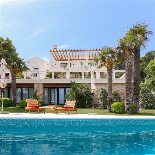 Waterfront Villa near Split en