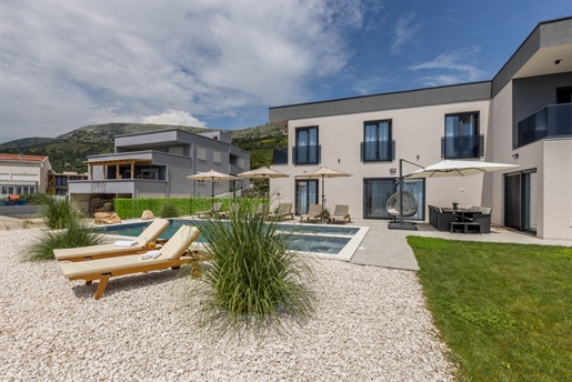 New Sea View Vacation Home Podstrana en