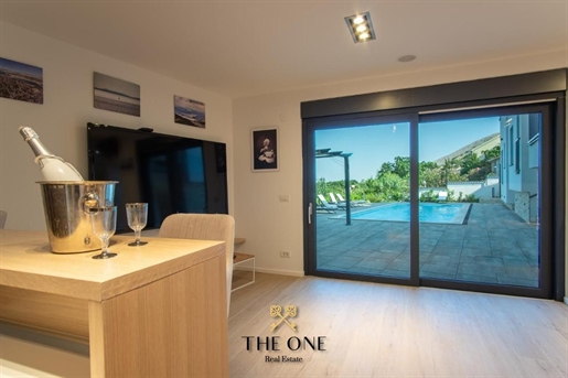 Luxury villa with a sea view, Pag