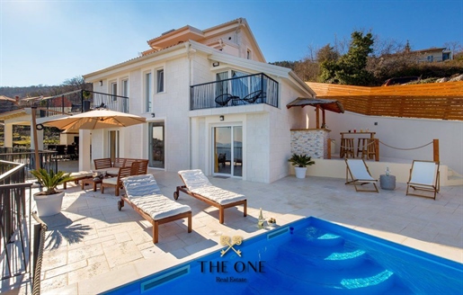 Stone villa with a sea view near Ičići