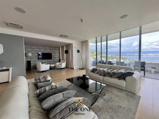 Luxury vlla with a pool and sea views