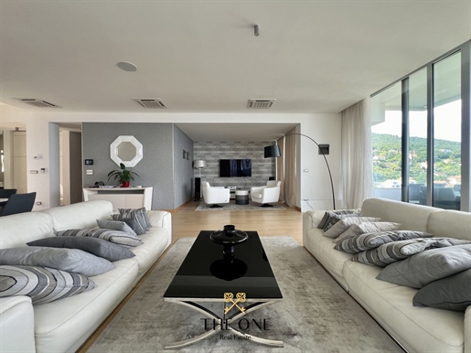 Luxury vlla with a pool and sea views