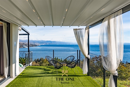 Luxury duplex apartment with private garden and parking in Opatija