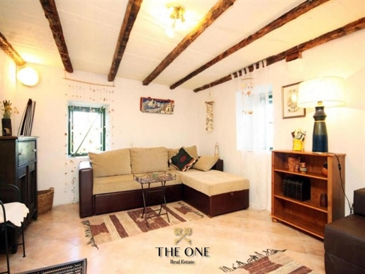 Estate with 5 houses on the island of Vis