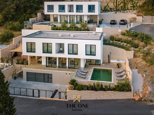 Modern villa with a pool in Omis