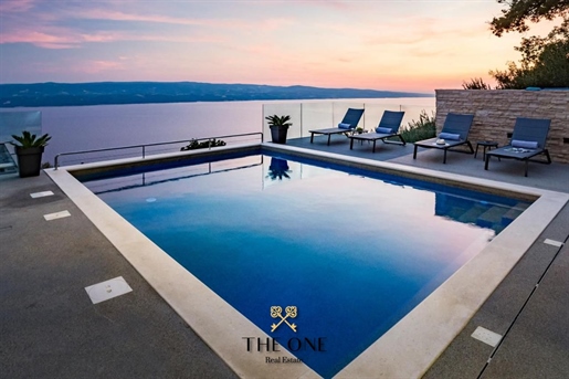 Villa on hilltop with breathtaking views in Omiš