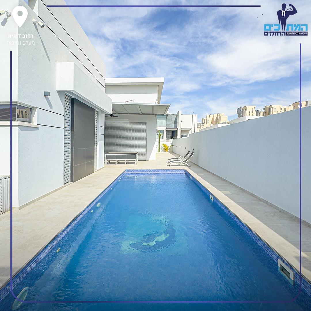 Purchase: Luxury property (00141)