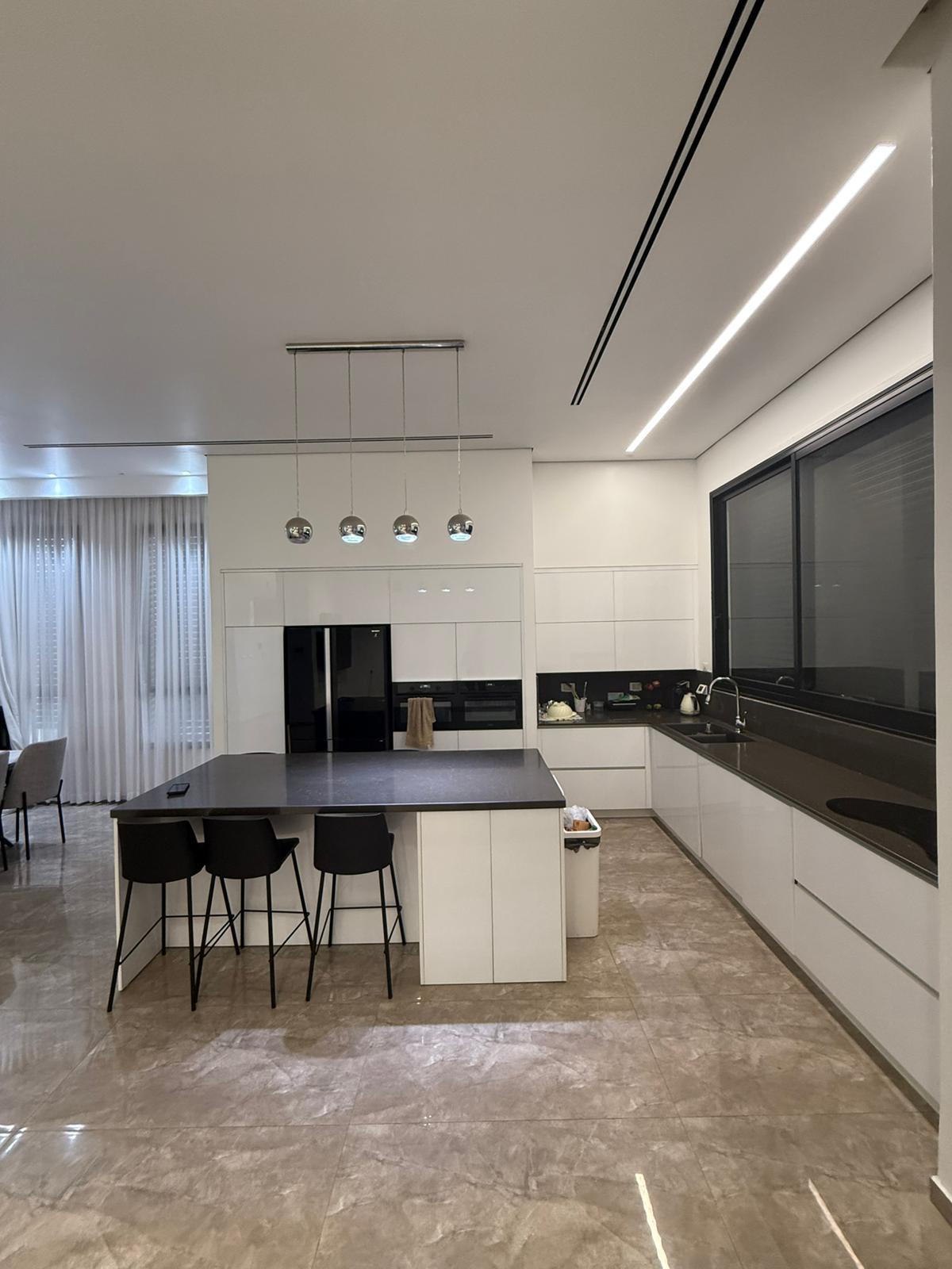Purchase: Luxury property (00141)