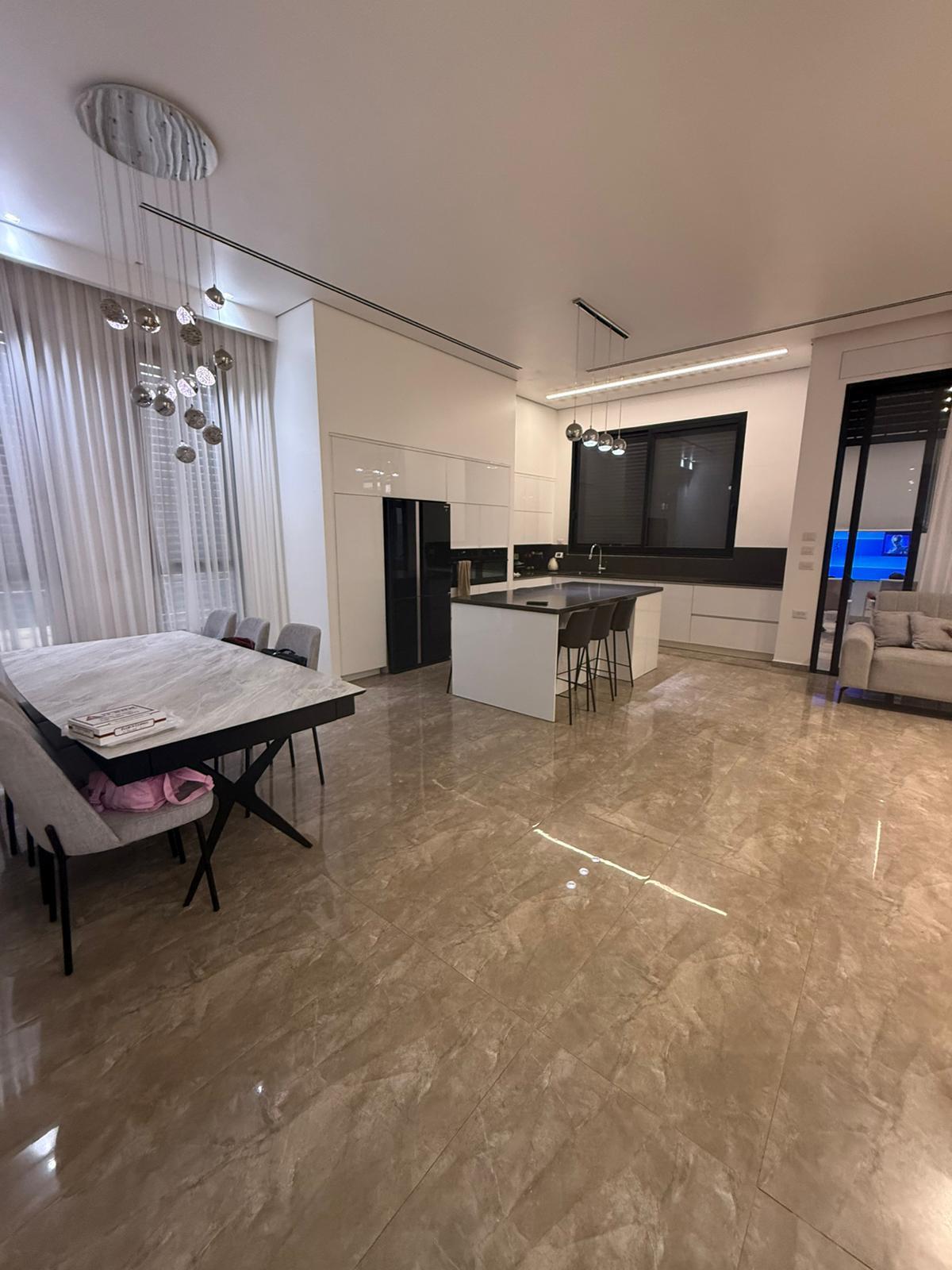 Purchase: Luxury property (00141)