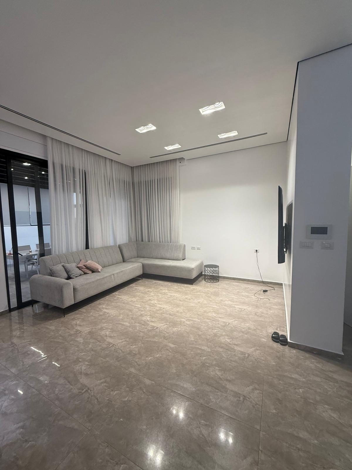 Purchase: Luxury property (00141)