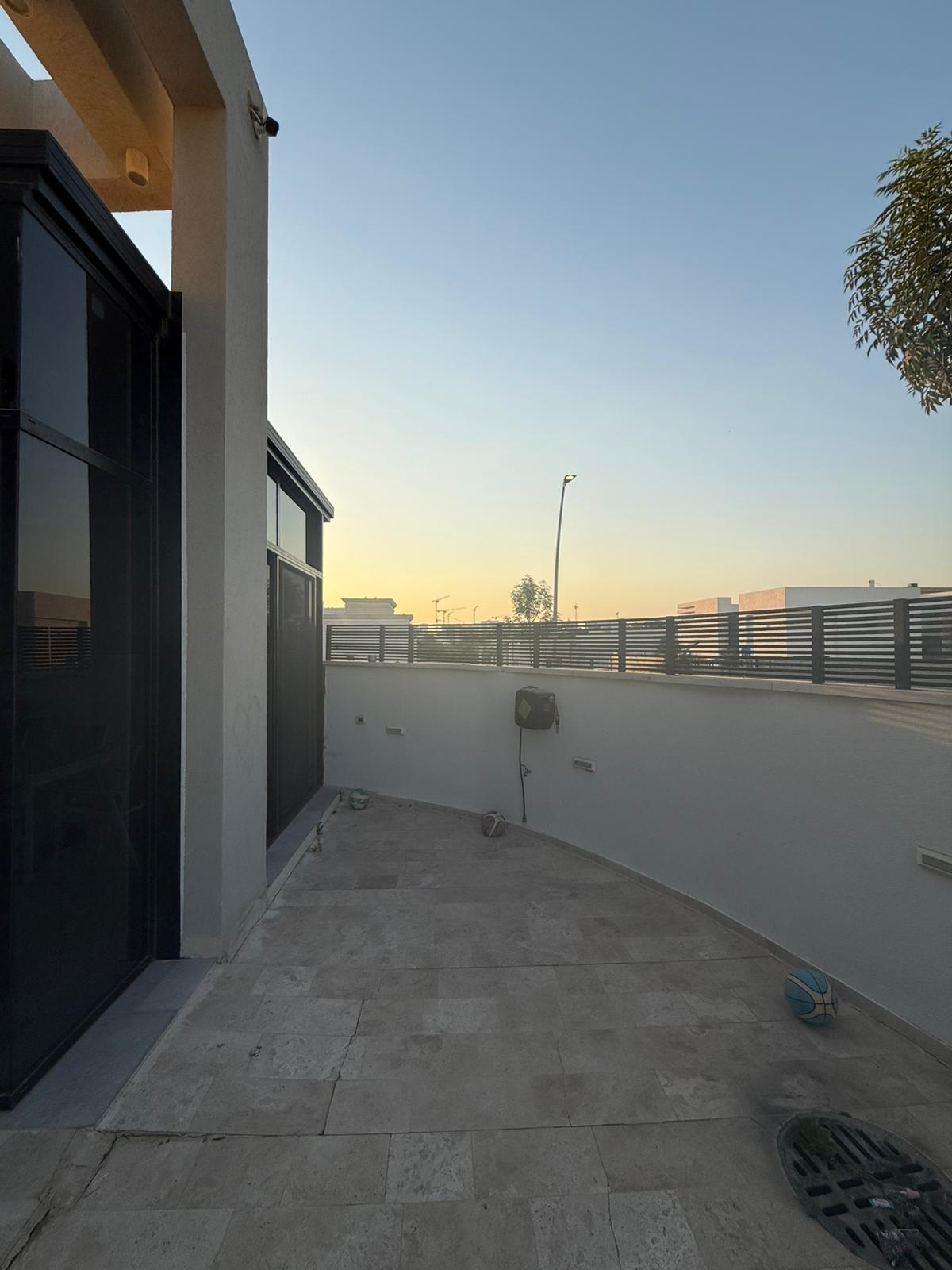 Purchase: Luxury property (00141)