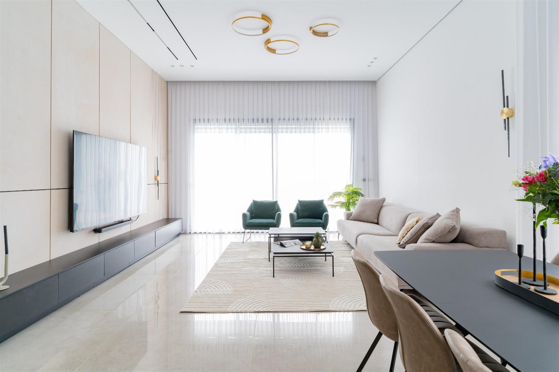 Purchase: Luxury property (00141)
