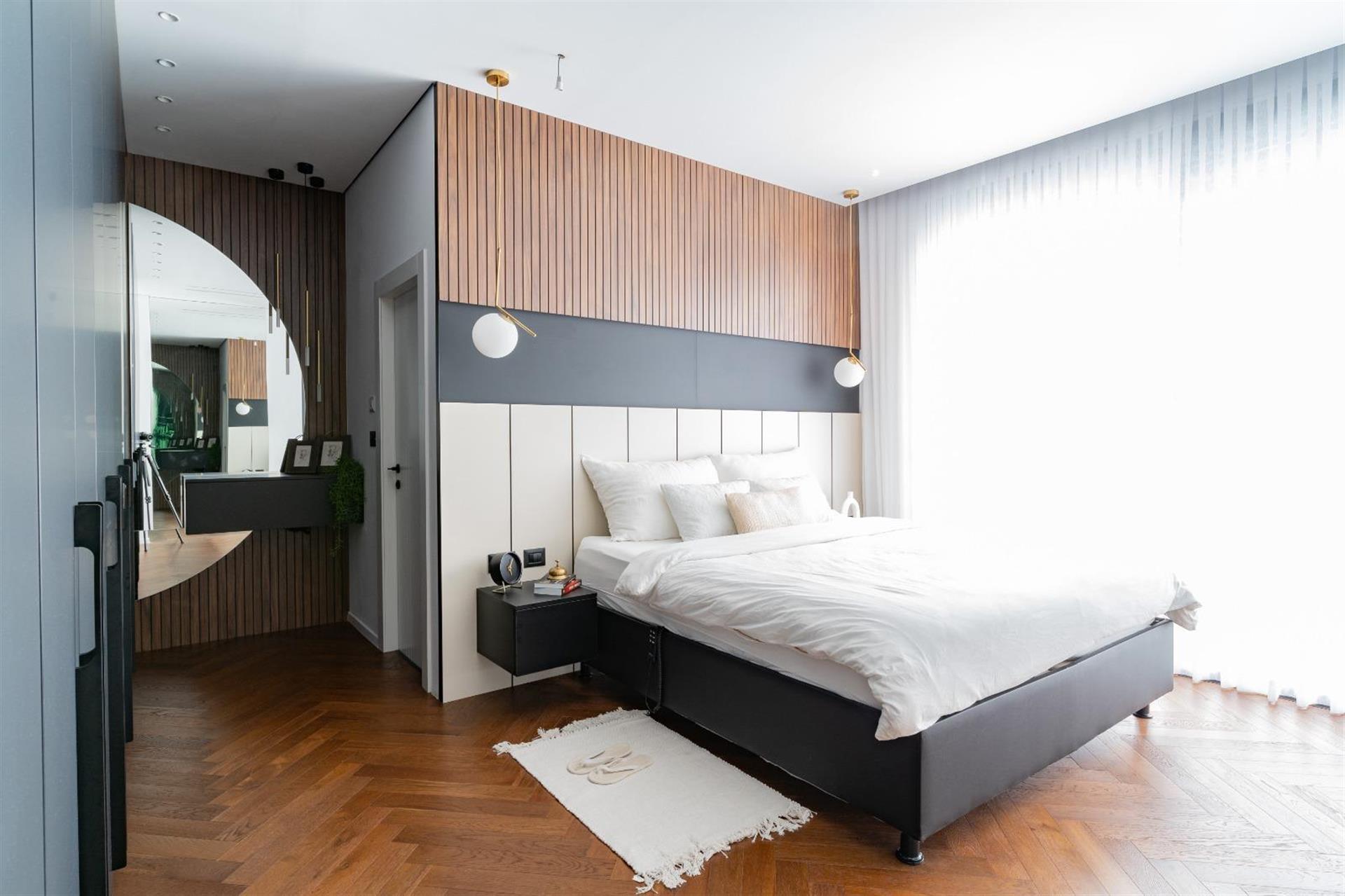 Purchase: Luxury property (00141)