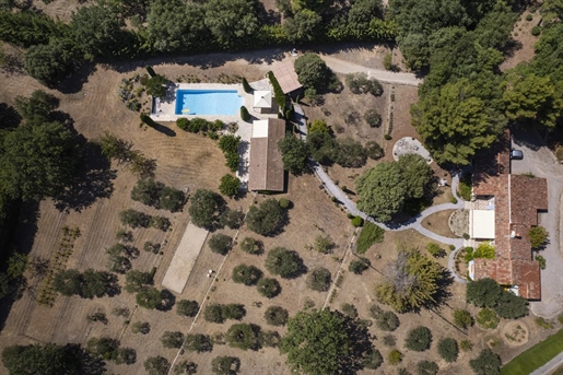 Beautiful getaway in the middle of Provence in walking distance of the most beautiful village in Fra