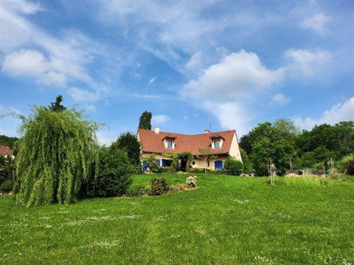 Charming Residence 1H15 from Paris (Tgv) of 171 m2 of living space - 4 bedrooms - 1800 m of wooded 