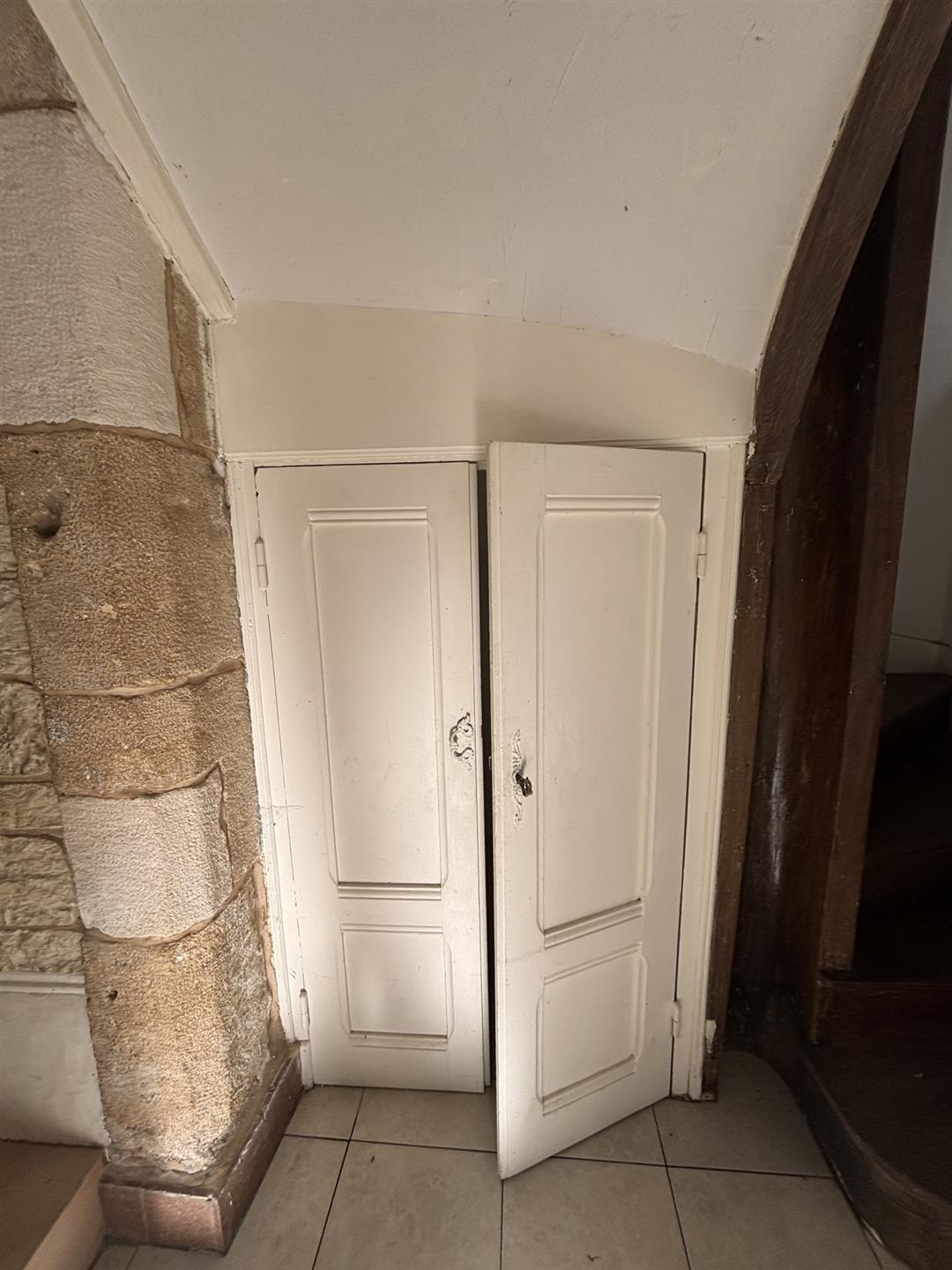 Chatillon Sur Seine : Proche du centre ville maison de 90m2rénovée avec remise et grange de 45m2