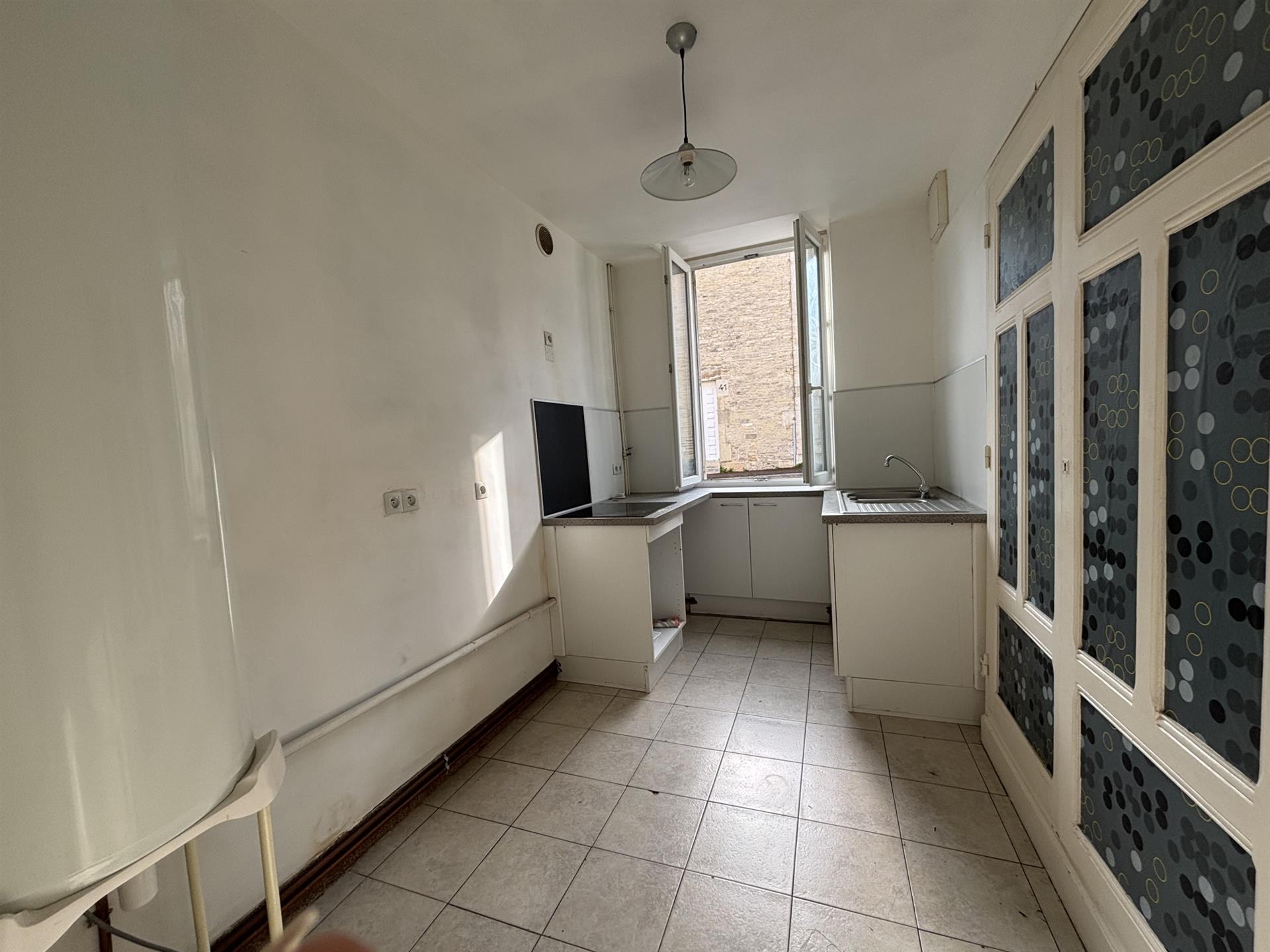 Chatillon Sur Seine : Proche du centre ville maison de 90m2rénovée avec remise et grange de 45m2