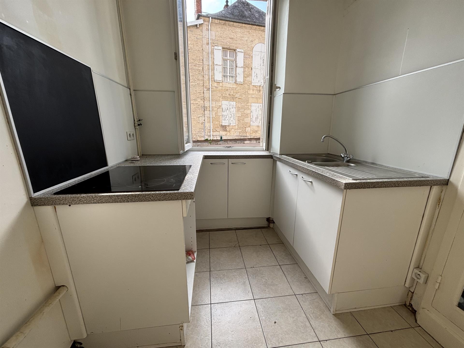 Chatillon Sur Seine : Proche du centre ville maison de 90m2rénovée avec remise et grange de 45m2