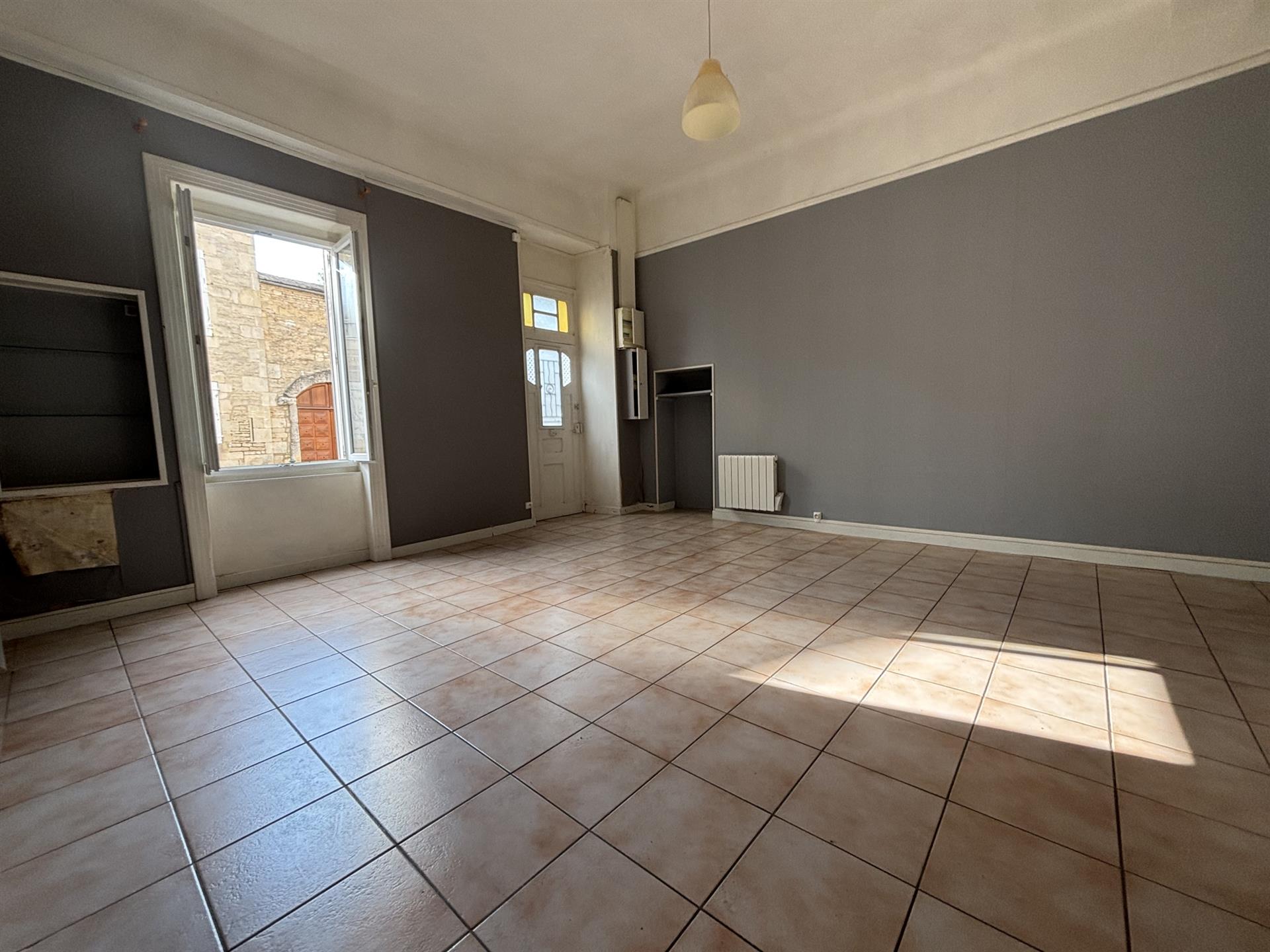 Chatillon Sur Seine : Proche du centre ville maison de 90m2rénovée avec remise et grange de 45m2