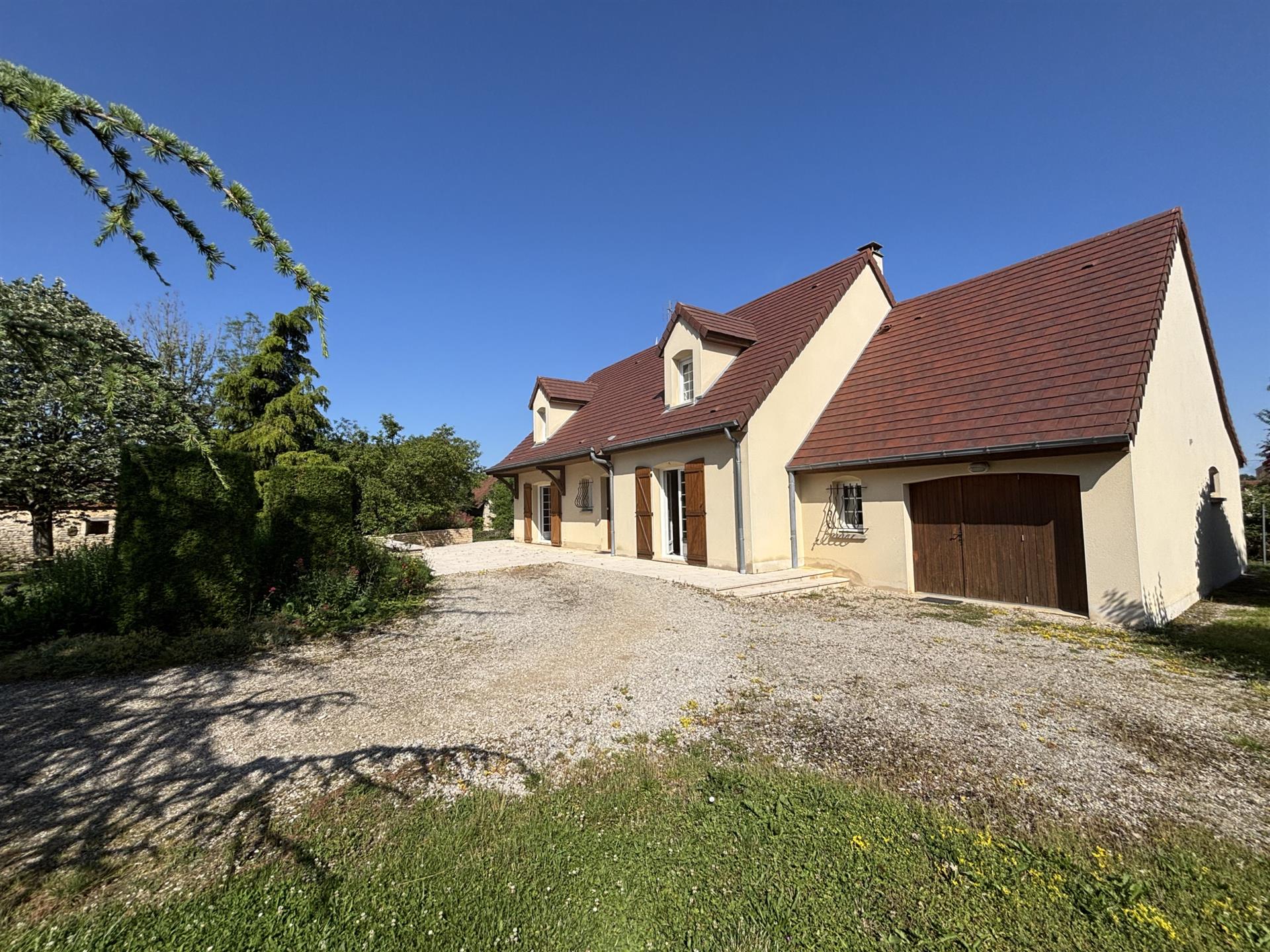 Minot : village au coeur du parc national ,belle maison de 1999 avec dépendances et terrain de 1700
