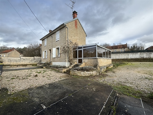 Burgundian house of 110m2 with 1100m2 of fenced land near Châtillon sur Seine without works