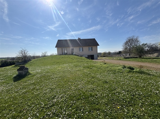 Chatillon Sur Seine (21) : Pavillon rénové (170m2) de 1970 avec sous -sol ,dépendances sur 6800m2 de