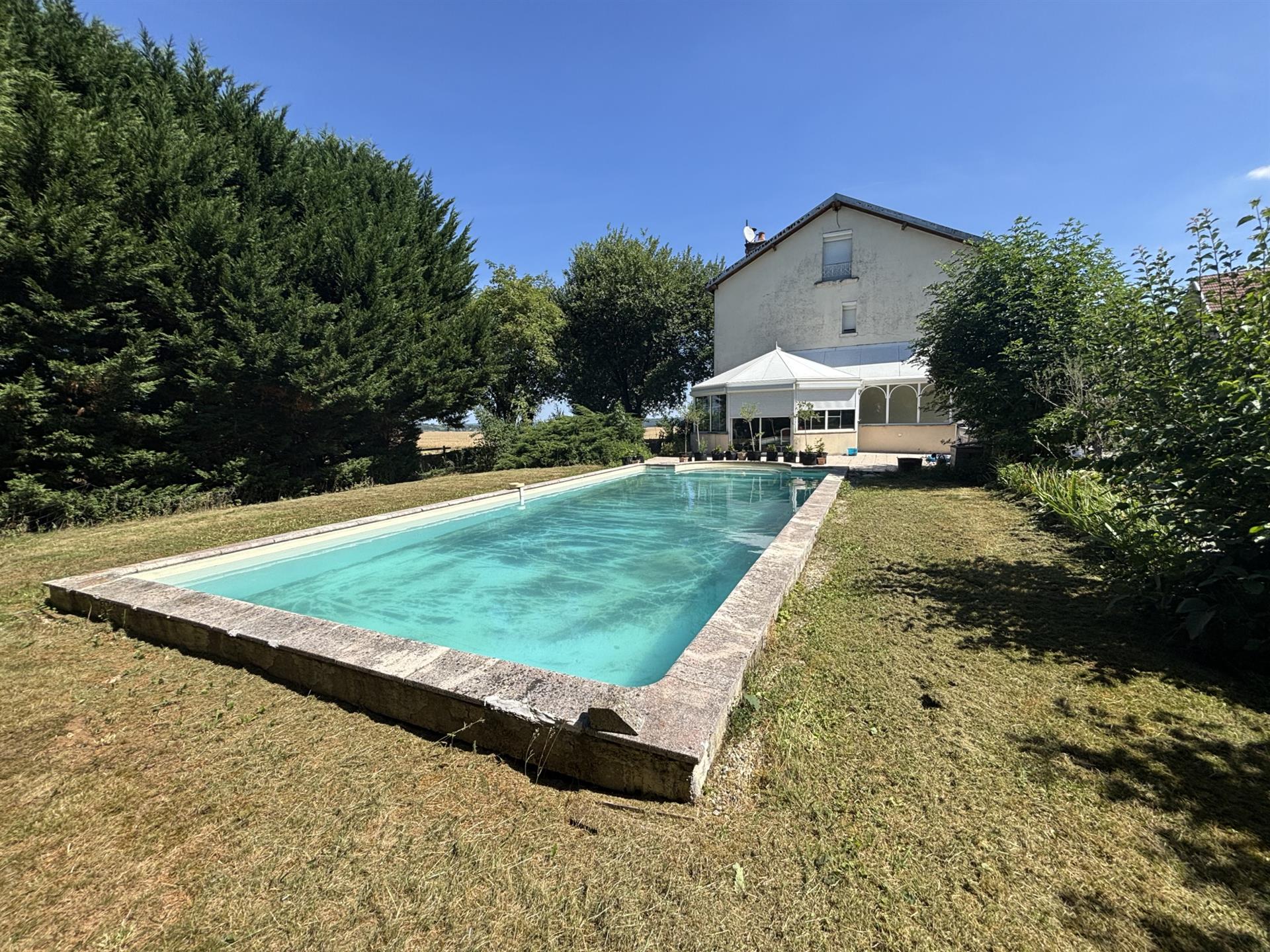 Au cœur du parc national ,corps de ferme isolé sur 9000m2 proche de Chatillon Sur Seine (21)