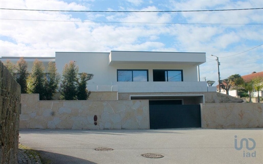 Home / Villa with 4 Rooms in Braga with 281,00 m²