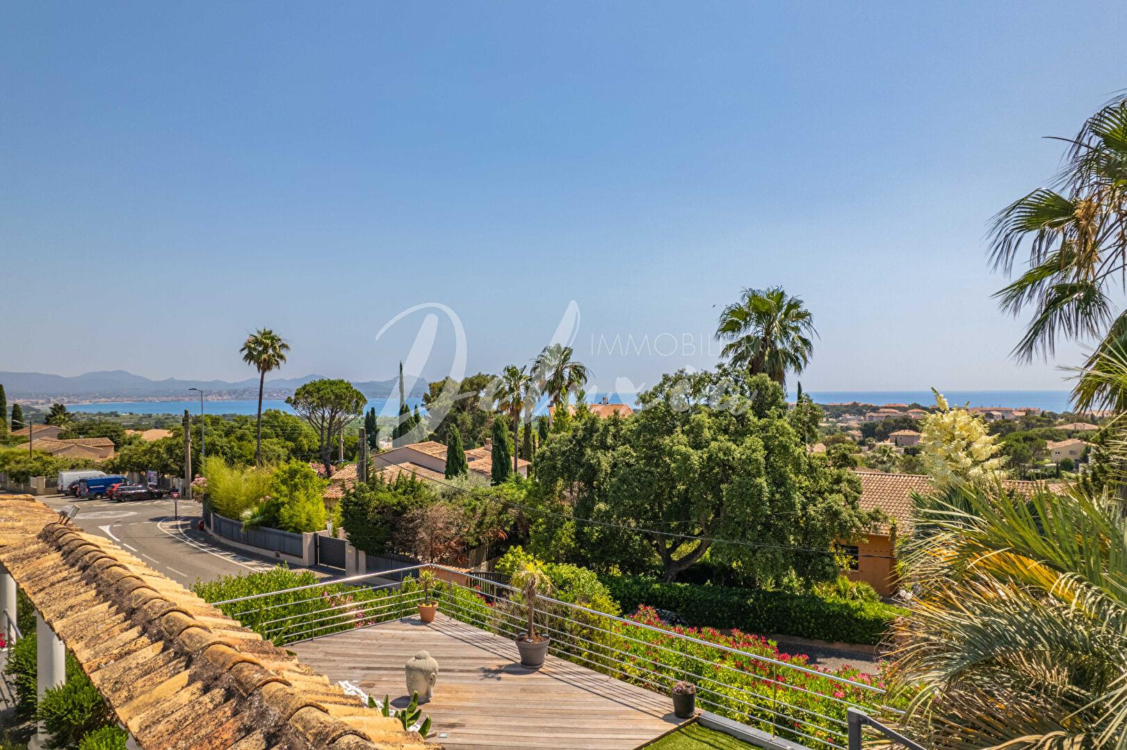 Villa with Pool and Sea View for Sale in Saint-Aygulf, Near Town Center and Beaches.
