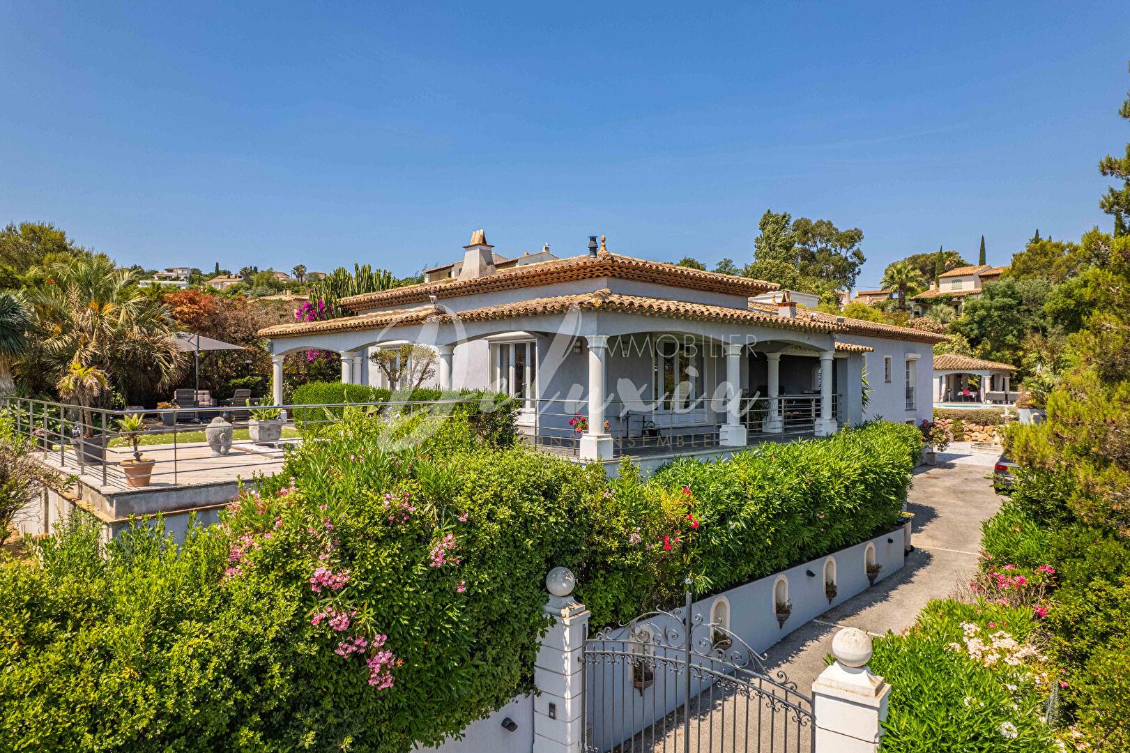Villa with Pool and Sea View for Sale in Saint-Aygulf, Near Town Center and Beaches.