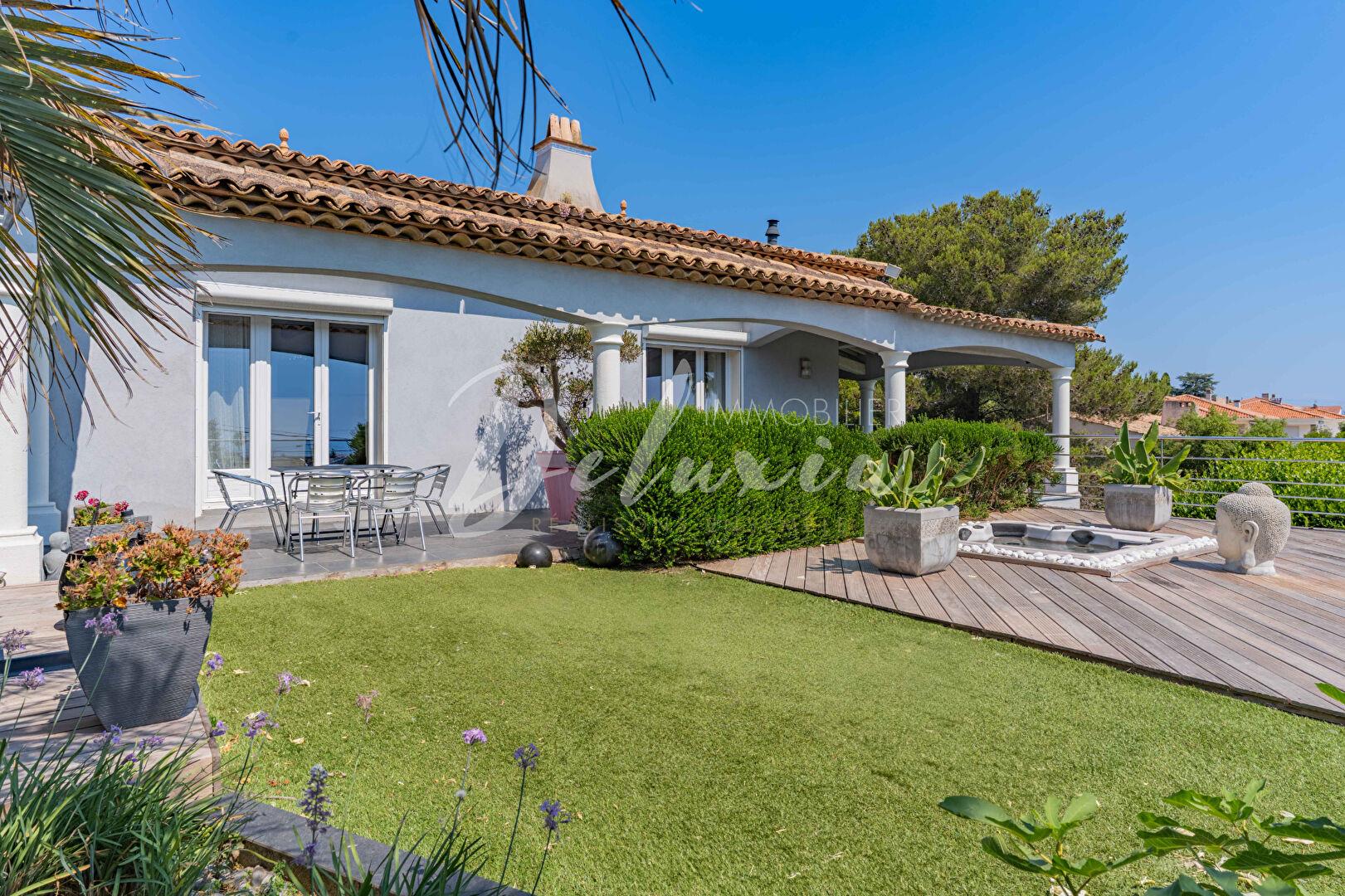 Villa with Pool and Sea View for Sale in Saint-Aygulf, Near Town Center and Beaches.