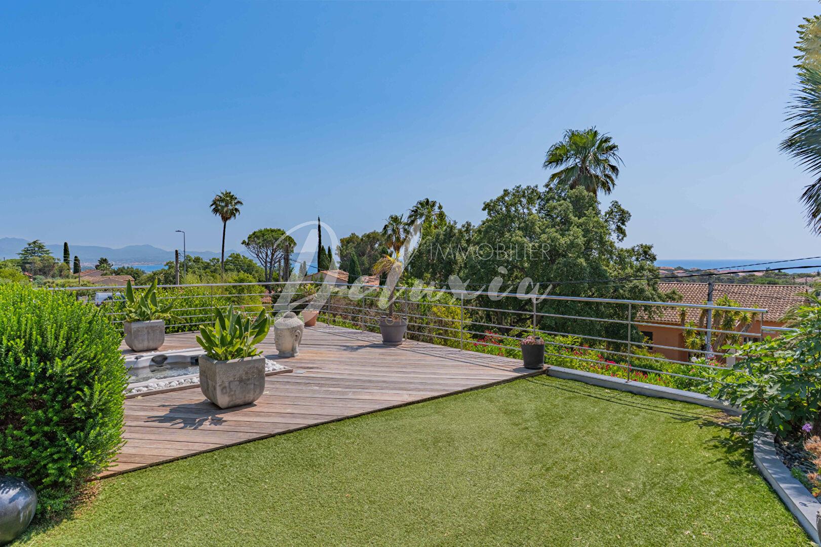 Villa with Pool and Sea View for Sale in Saint-Aygulf, Near Town Center and Beaches.