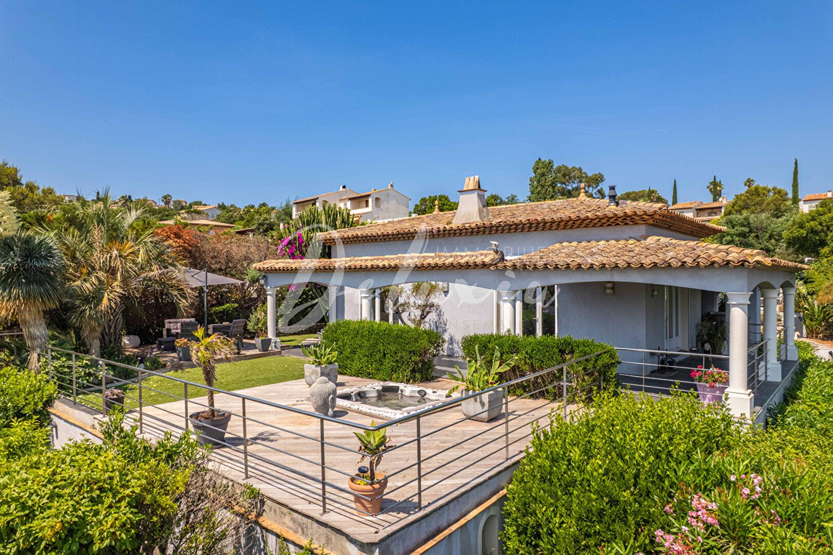 Villa with Pool and Sea View for Sale in Saint-Aygulf, Near Town Center and Beaches.