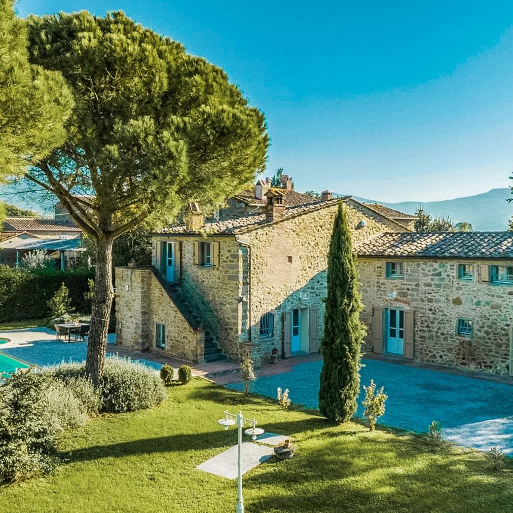 Casale in pietra con piscina a Cortona, Toscana