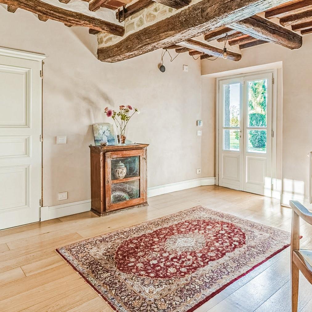 Casale in pietra con piscina a Cortona, Toscana