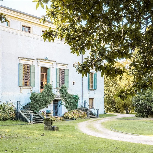 Spacious Villa in Lago di Garda, Veneto