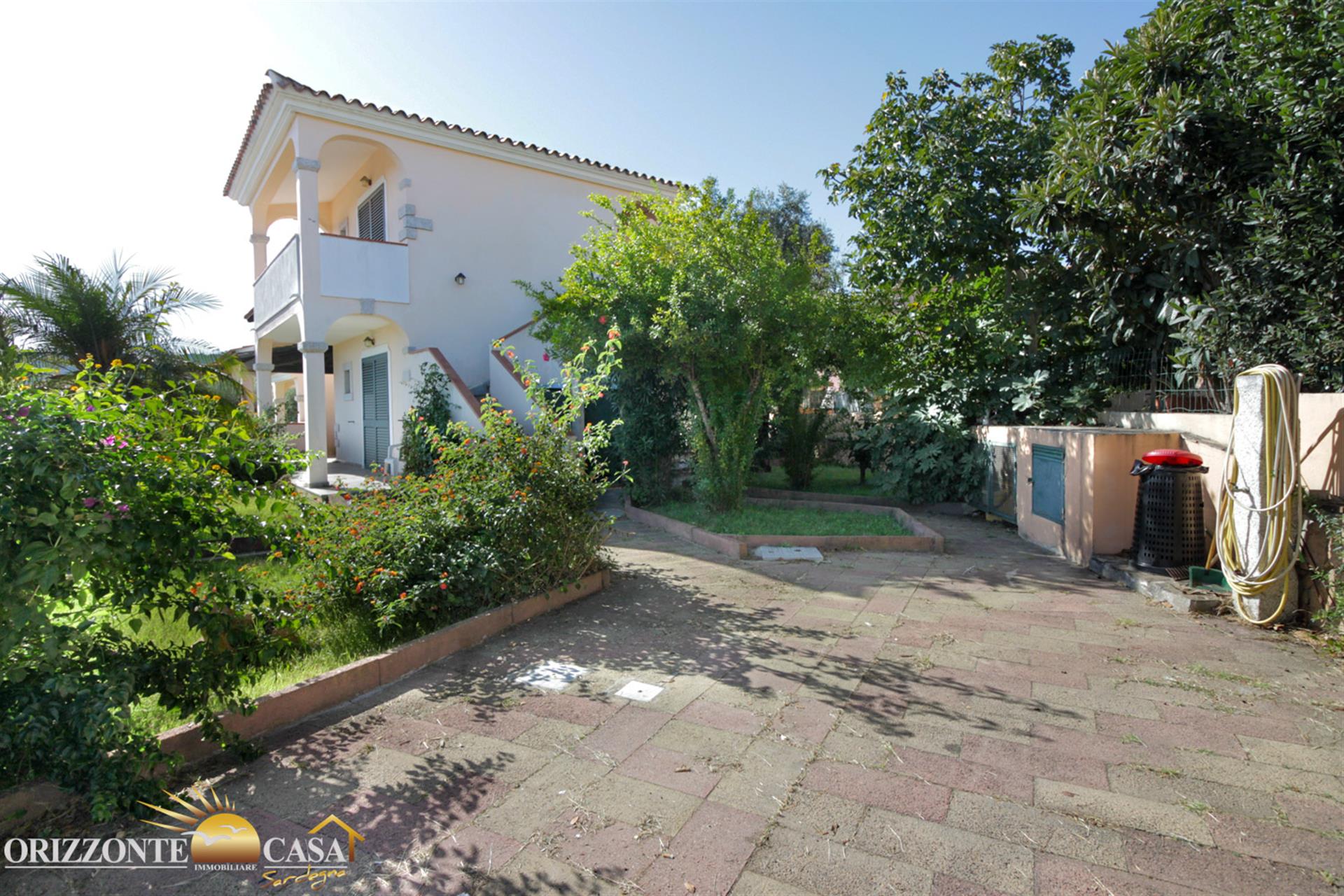 Sardinia – Budoni. Three-room apartment with garden in Limpiddu