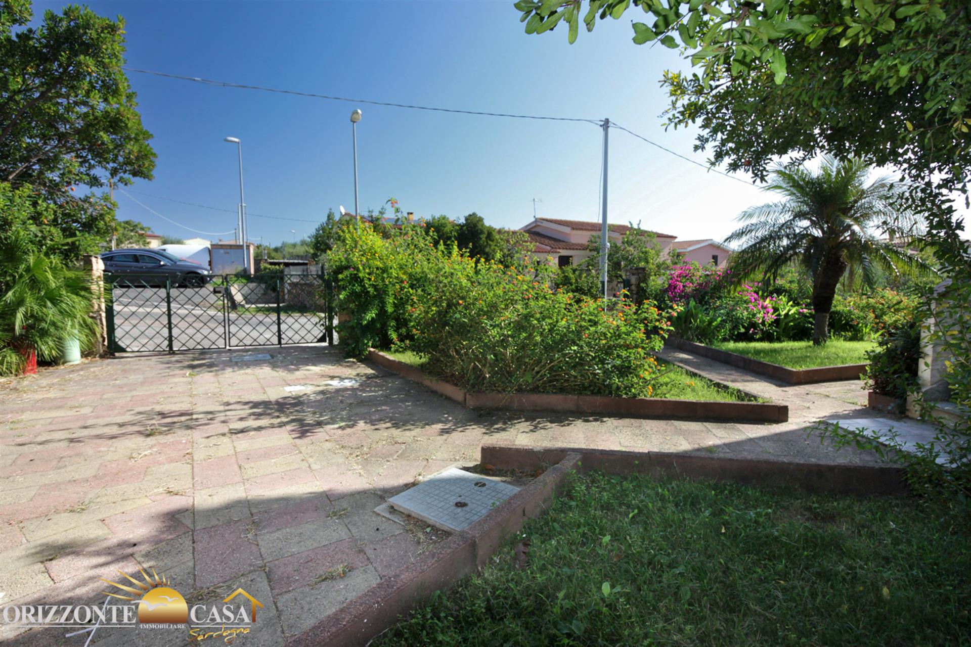 Sardinia – Budoni. Three-room apartment with garden in Limpiddu