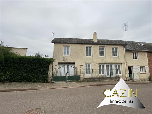 Village house of 96m² with courtyard and garage
In a small village in the heart of Normandy, betwee